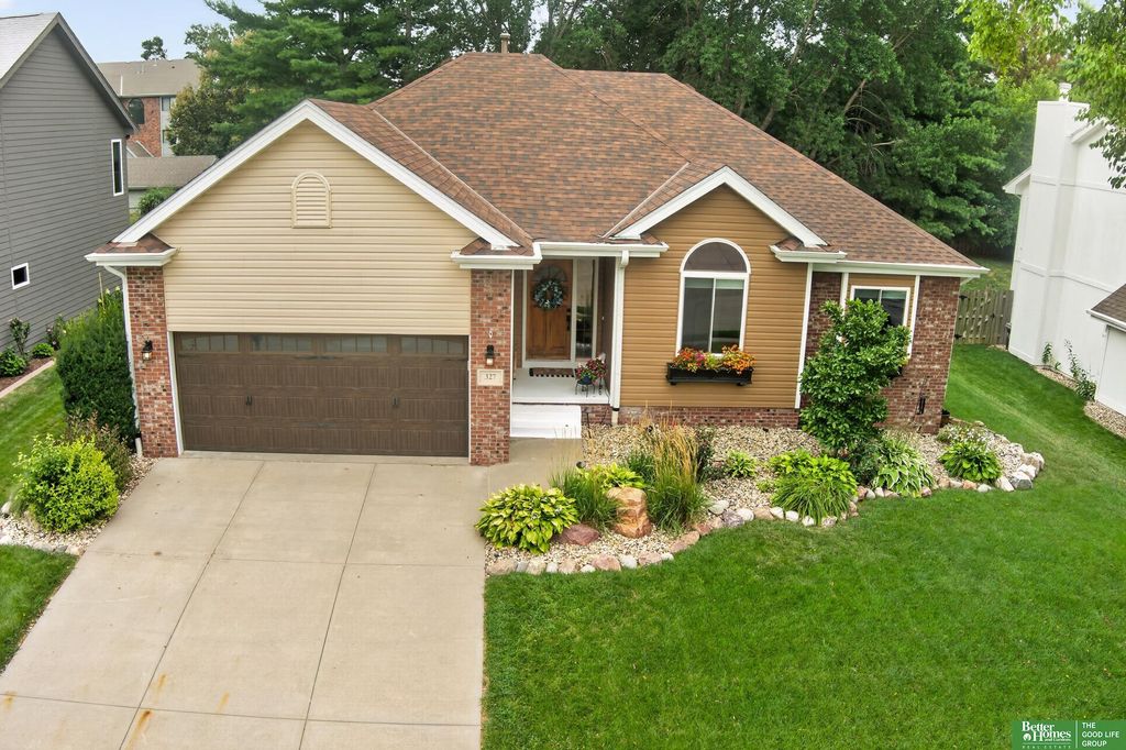 327 N 160 Street, Omaha, NE 68118