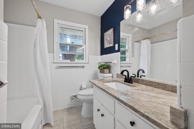 672 80th Avenue NE, Spring Lake Park, MN 55432