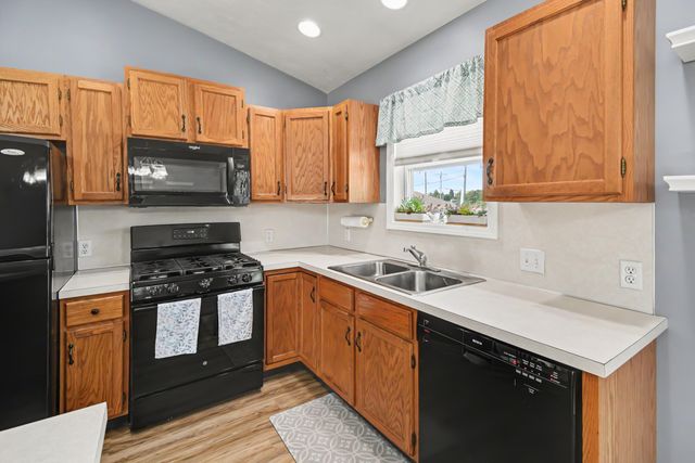 421 Macomb Avenue NW, Grand Rapids, MI 49534