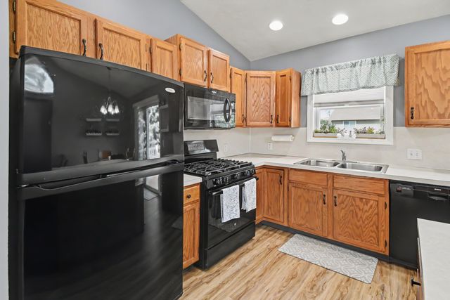 421 Macomb Avenue NW, Grand Rapids, MI 49534