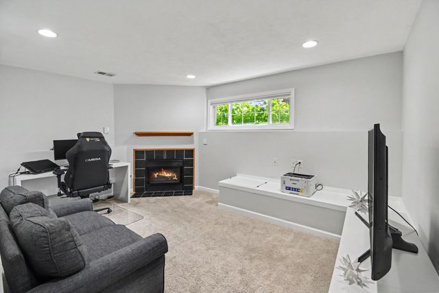 421 Macomb Avenue NW, Grand Rapids, MI 49534
