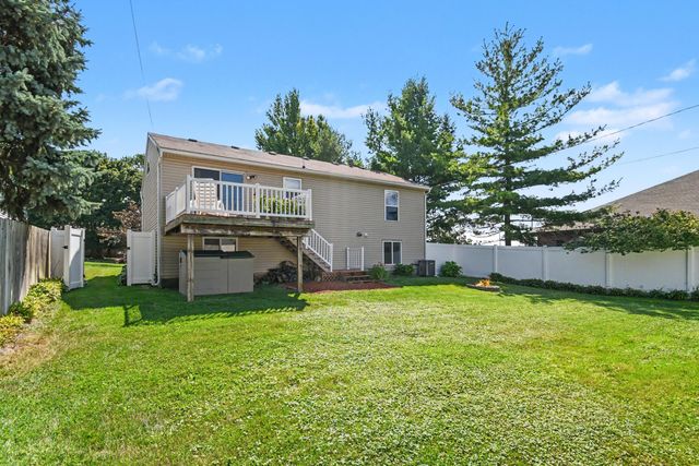 421 Macomb Avenue NW, Grand Rapids, MI 49534