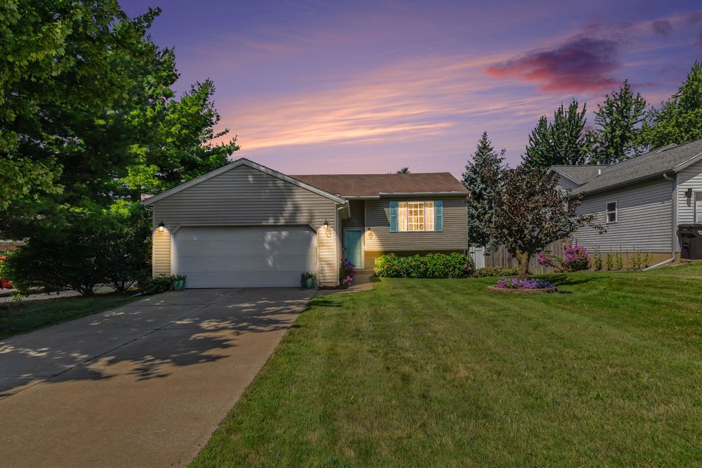 421 Macomb Avenue NW, Grand Rapids, MI 49534