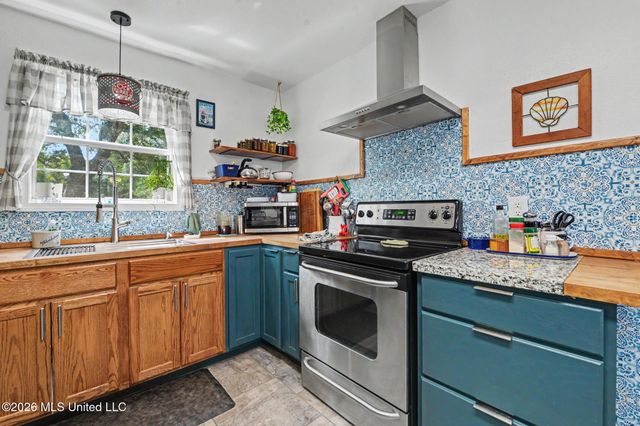 1601 Fawn Street, Ocean Springs, MS 39564