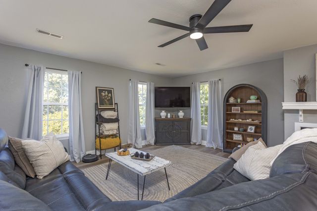 13215 Emerald Creek Cir, Soddy Daisy, TN 37379