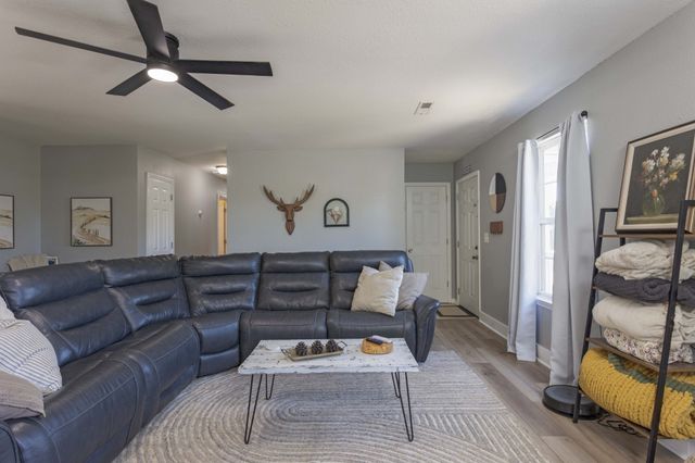 13215 Emerald Creek Cir, Soddy Daisy, TN 37379