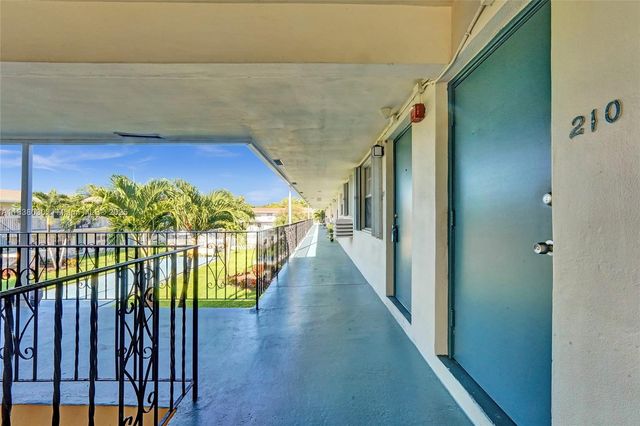 7401 Pines Blvd 210, Pembroke Pines, FL 33024