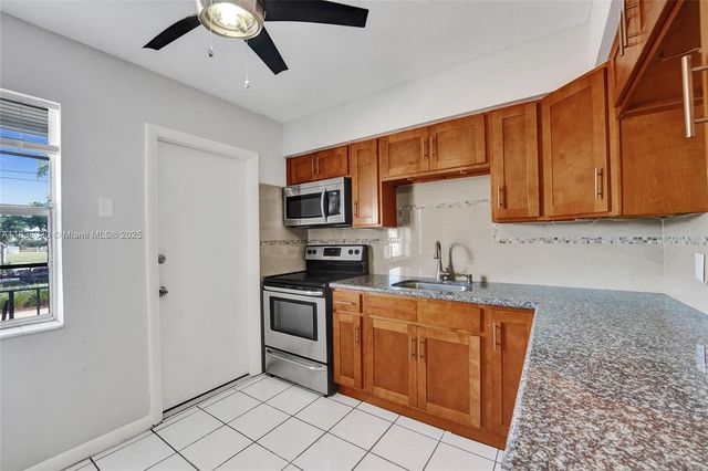 7401 Pines Blvd 210, Pembroke Pines, FL 33024