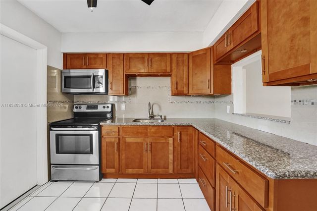 7401 Pines Blvd 210, Pembroke Pines, FL 33024