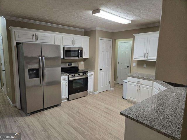 7001 Greenridge Drive, Loganville, GA 30052