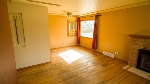 604 E Queen Ave, Spokane, WA 99207