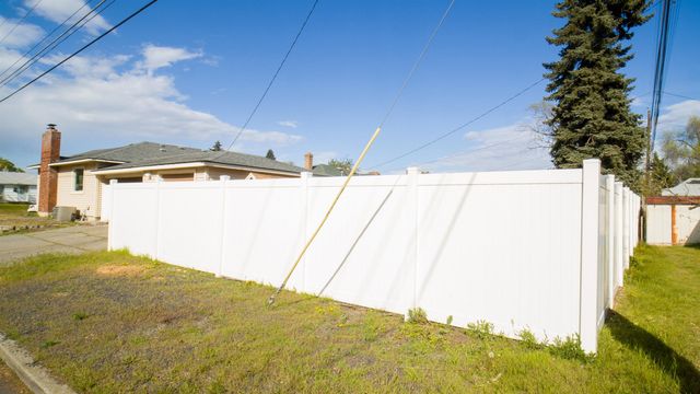 604 E Queen Ave, Spokane, WA 99207