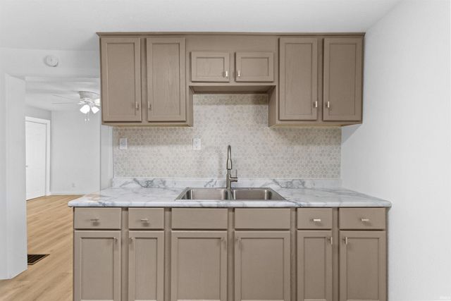 810 N WABASH Avenue, Kokomo, IN 46901