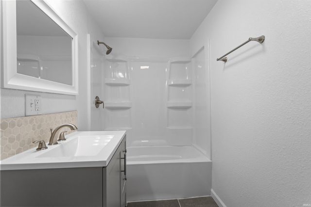 810 N WABASH Avenue, Kokomo, IN 46901