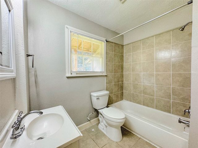 6714 Dillon Street, Houston, TX 77061