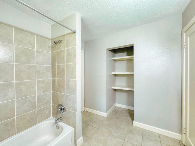 6714 Dillon Street, Houston, TX 77061