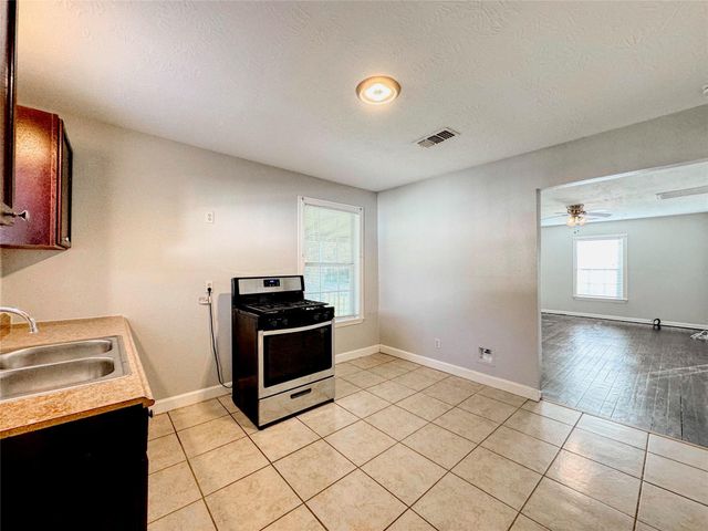 6714 Dillon Street, Houston, TX 77061