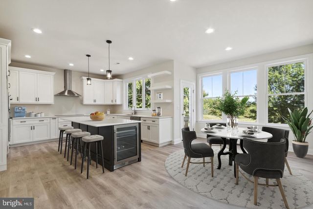 6 ANGLESEY LN, Lansdale, PA 19446