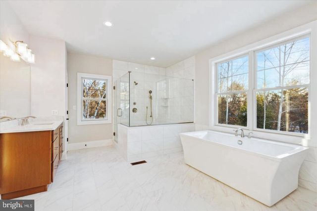 6 ANGLESEY LN, Lansdale, PA 19446