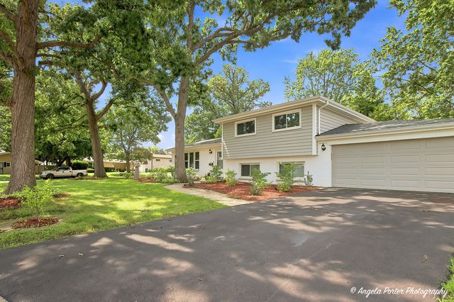 3500 Stonegate Road, Waukegan, IL 60087
