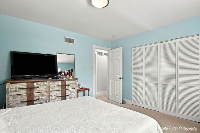 3500 Stonegate Road, Waukegan, IL 60087