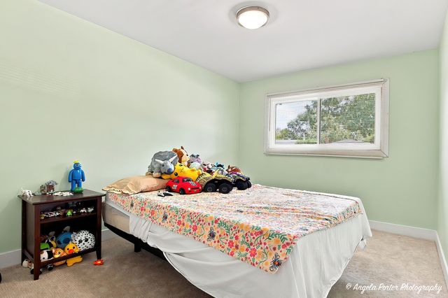 3500 Stonegate Road, Waukegan, IL 60087