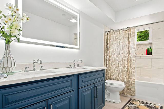 3500 Stonegate Road, Waukegan, IL 60087