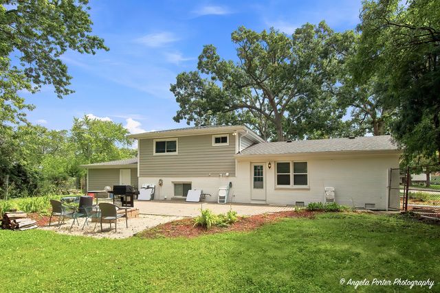 3500 Stonegate Road, Waukegan, IL 60087