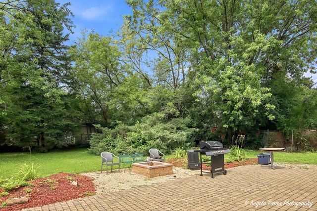 3500 Stonegate Road, Waukegan, IL 60087