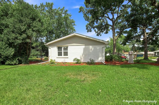 3500 Stonegate Road, Waukegan, IL 60087