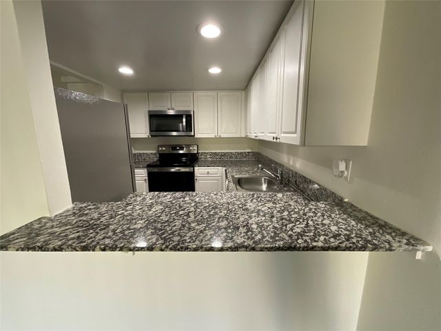 19455 NE 10 Avenue 4-415, North Miami Beach, FL 33179