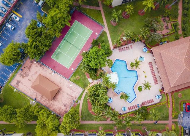 19455 NE 10 Avenue 4-415, North Miami Beach, FL 33179