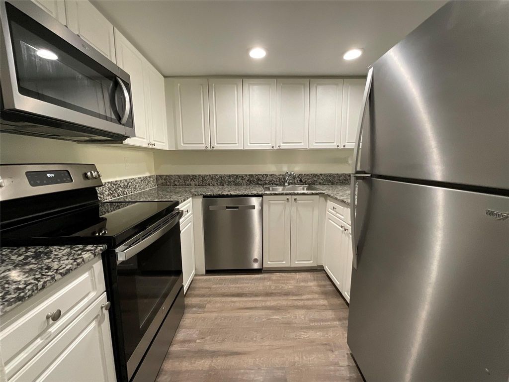 19455 NE 10 Avenue 4-415, North Miami Beach, FL 33179