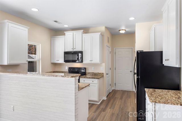 7621 Mockernut Drive, Charlotte, NC 28215