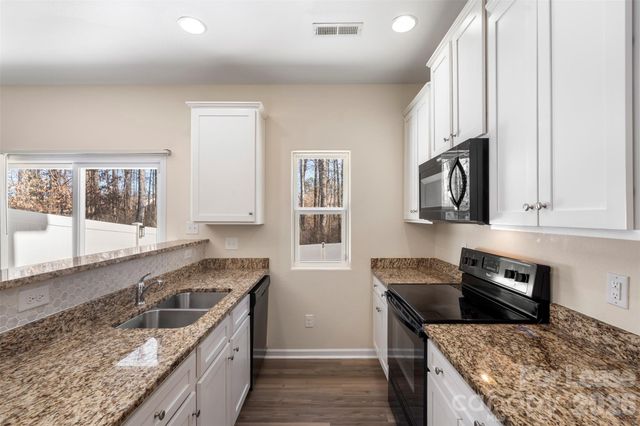 7621 Mockernut Drive, Charlotte, NC 28215