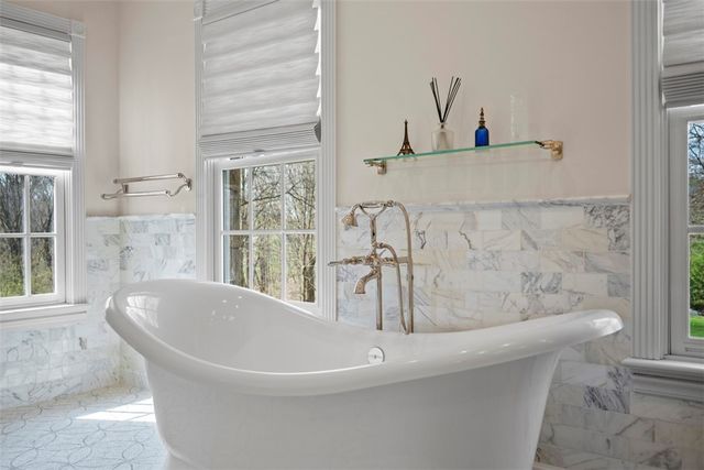 904 Champlain Place, Adams Twp, PA 15044