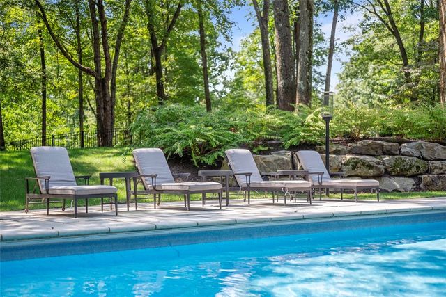 904 Champlain Place, Adams Twp, PA 15044