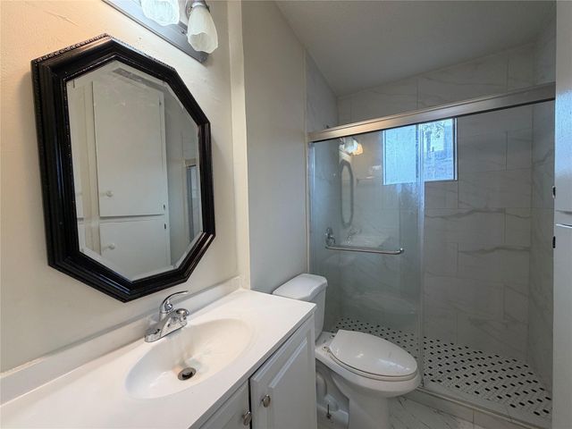 1100 N Meadows DR 104, Austin, TX 78758