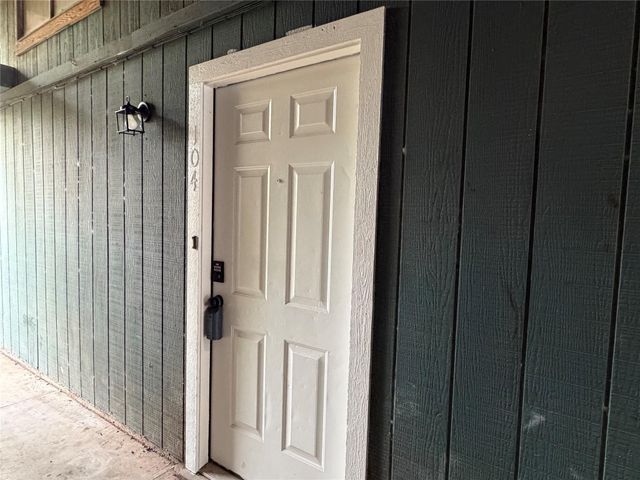1100 N Meadows DR 104, Austin, TX 78758