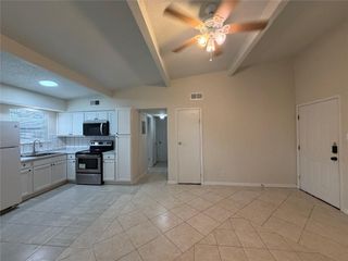 1100 N Meadows DR 104, Austin, TX 78758