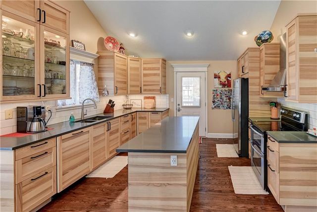 2611 S 25th Street, Leavenworth, KS 66048