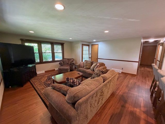 1112 TULLAR ROAD, Neenah, WI 54956