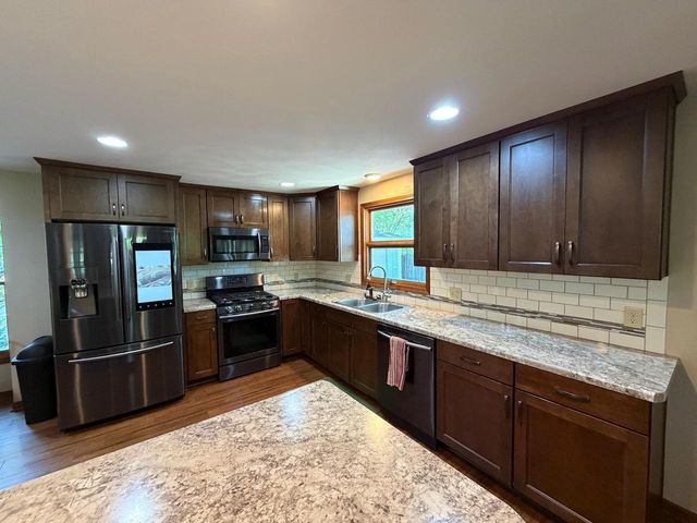 1112 TULLAR ROAD, Neenah, WI 54956