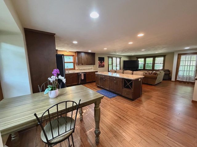 1112 TULLAR ROAD, Neenah, WI 54956