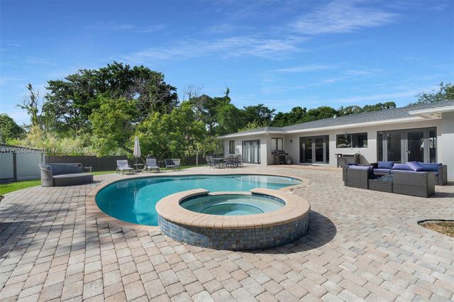 8825 SW 185th Ter, Cutler Bay, FL 33157
