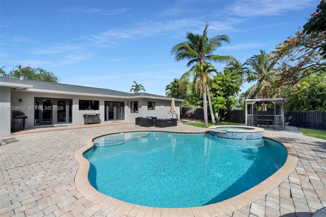 8825 SW 185th Ter, Cutler Bay, FL 33157