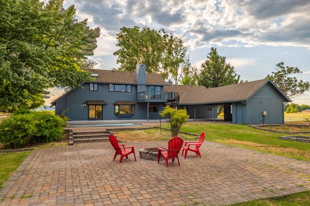 5900 McLoughlin Drive, Central Point, OR 97502