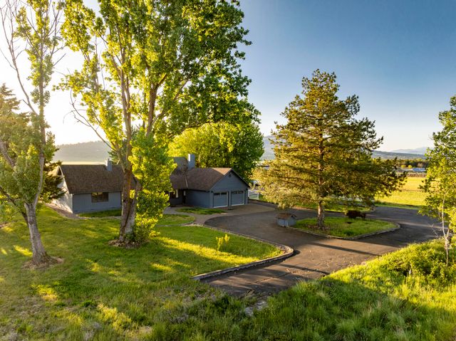 5900 McLoughlin Drive, Central Point, OR 97502