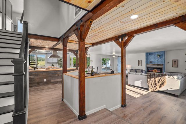 5900 McLoughlin Drive, Central Point, OR 97502