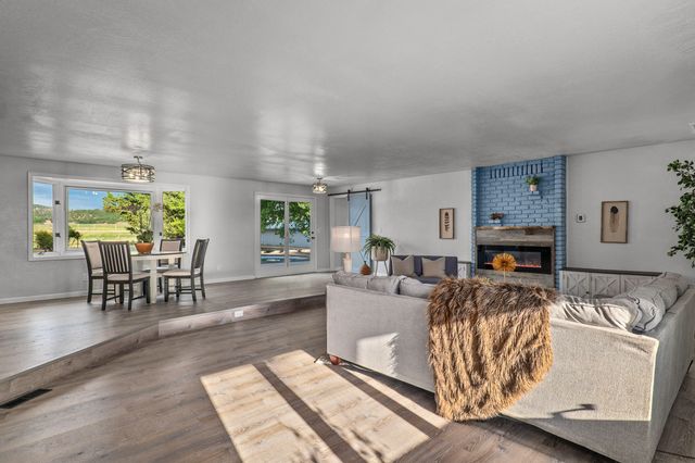 5900 McLoughlin Drive, Central Point, OR 97502